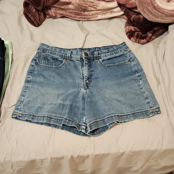 [Gloria Vanderbilt] Jean Shorts- Size 10 - Picture 8 of 12